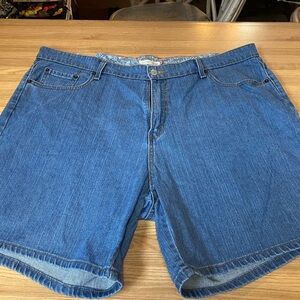 Womens Levi 550 Relaxed Shorts Medium Wash - Size 22